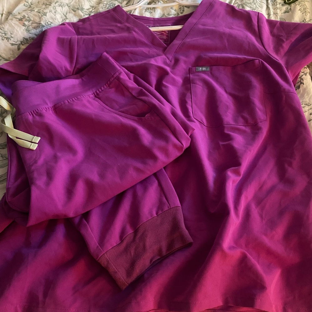 Figs Grape colored scrub set